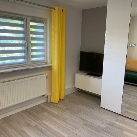 Comfortable Studio Only 20 Minutes From International Conference Center Katowice Best Place For Wuf2022 Eec Tnf Off Etc Siemianowice Slaskie Luaran gambar